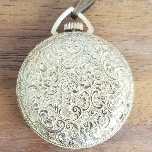 Vintage Lucerne Swiss Made Ladies Pocket Watch Pendant Gold Tone NEEDS REPAIR - Picture 3 of 4